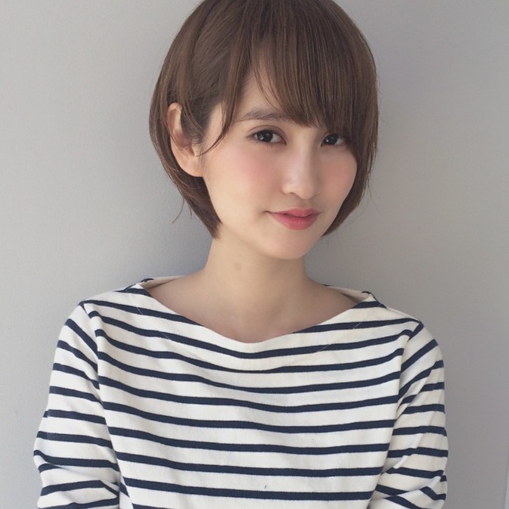 前髪ヘアカットのショートヘア erslummis7